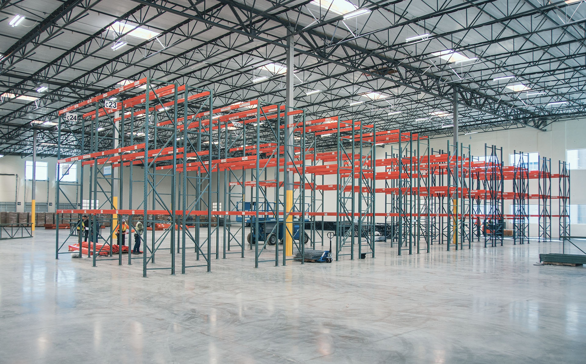 Selective pallet rack row fitted with wire decking on every level